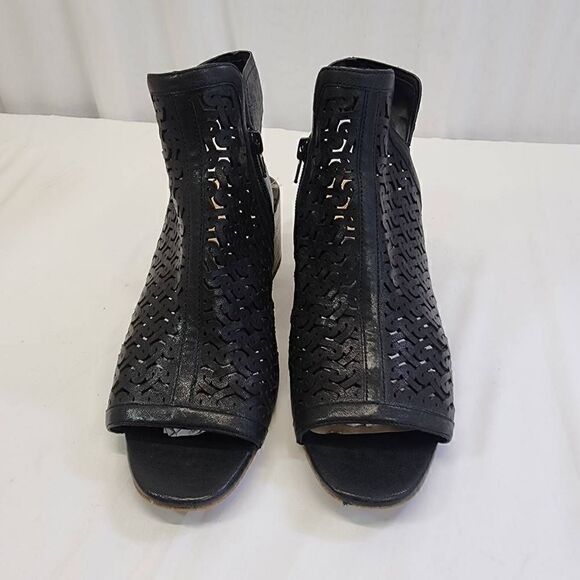 VINCE CAMUTO Womens Black  Sternat Peep Toe Block Heel Leather Shootie size 8.5 - Picture 7 of 10